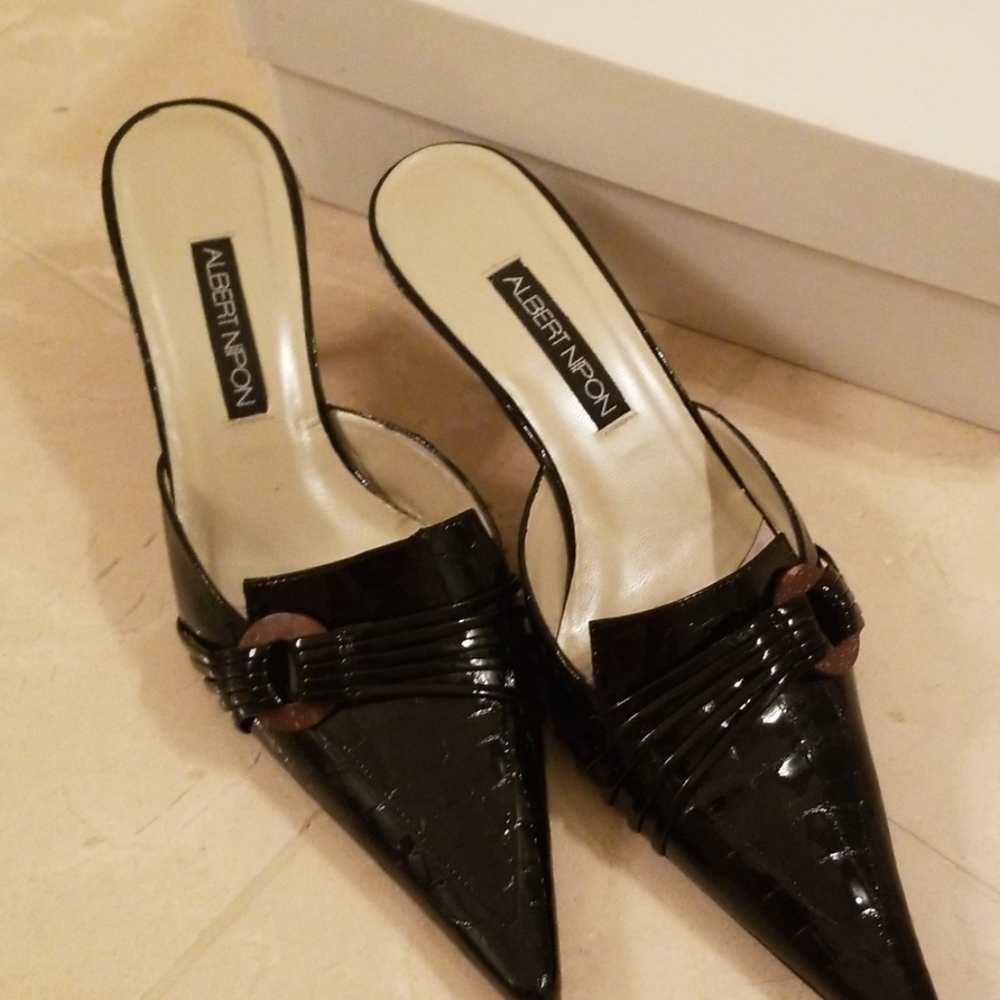 Albert Nipon kitten heels